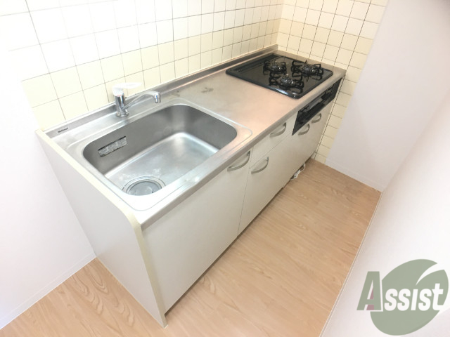 キッチン　システムキッチンでコンロが３口あります！