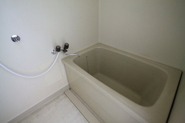 バス・シャワールーム　同じ建物の別のお部屋の写真です。現況優先。