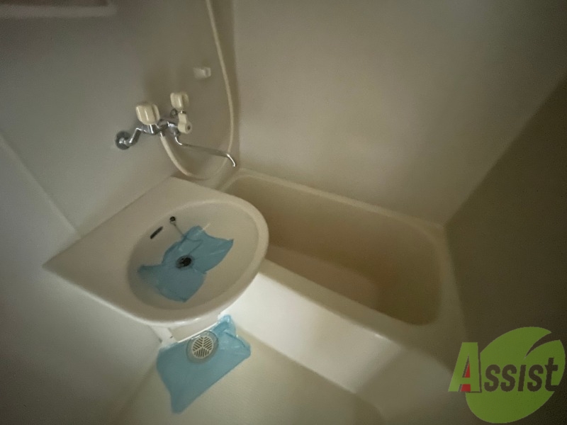 バス・シャワールーム　コチラで日々の疲れを癒し、リラックスしてください