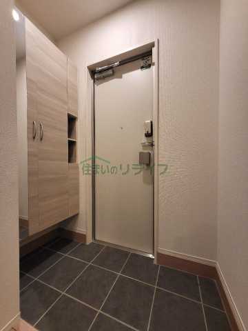 玄関　別部屋参考写真となります。