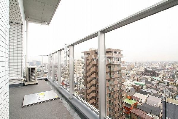 バルコニー　開放的で明るい空間を演出してくれるバルコニーです