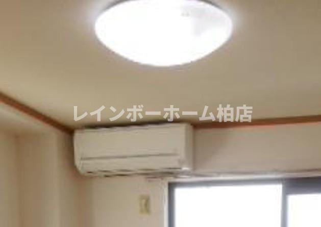その他設備　エアコンと照明です