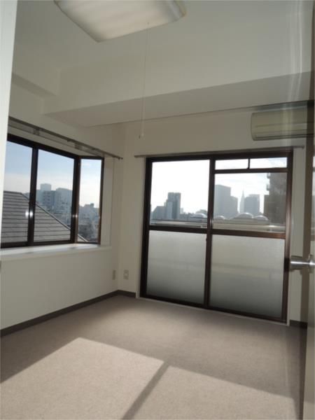 居室・リビング　☆明るい洋室☆