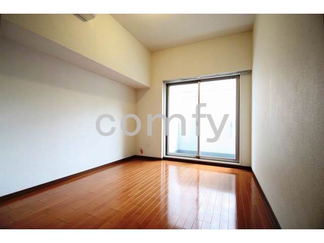 居室・リビング　開放感のある洋室