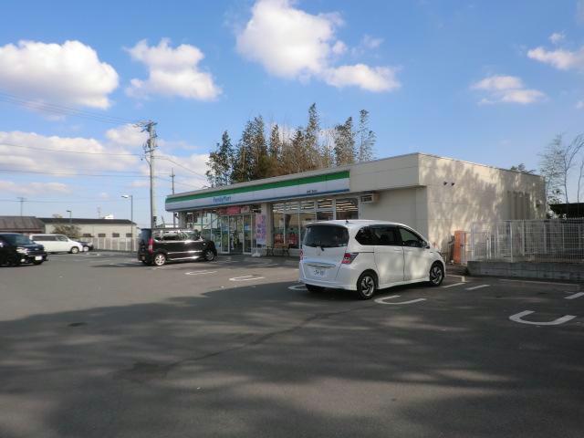 コンビニ　ファミリーマート鈴鹿下箕田店（コンビニ）まで770m