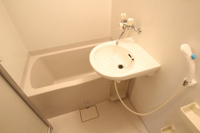 バス・シャワールーム　同物件別号室の写真です。