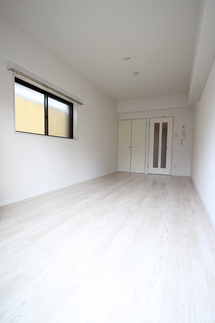 居室・リビング　同物件別号室の写真です。