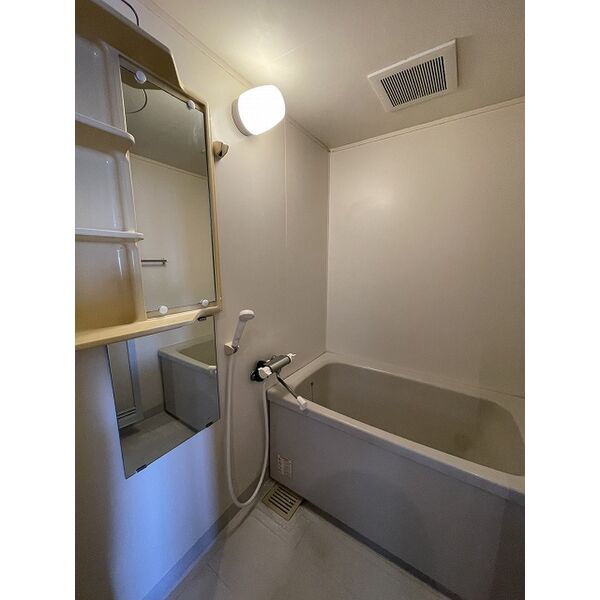 バス・シャワールーム　日々の疲れを癒すお風呂付です