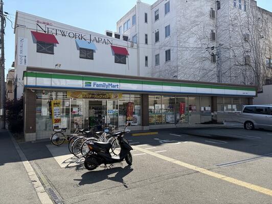 コンビニ　ファミリーマート 玉出西二丁目店（コンビニ）まで561m