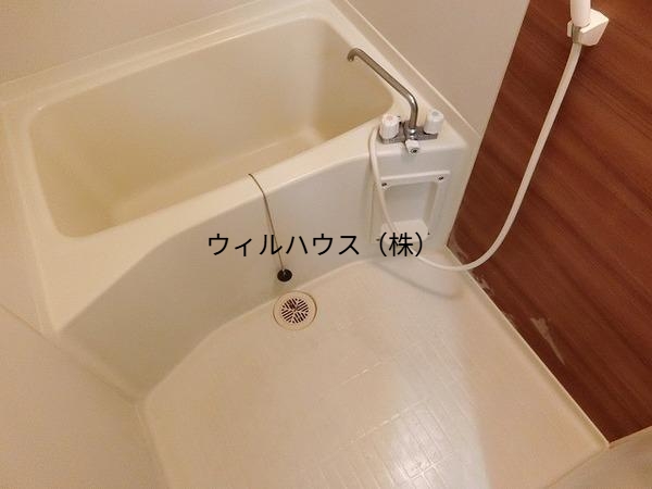 バス・シャワールーム　キレイにリフォームされています！