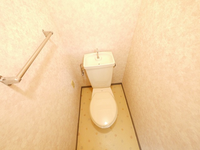 トイレ　清潔感のあるトイレです