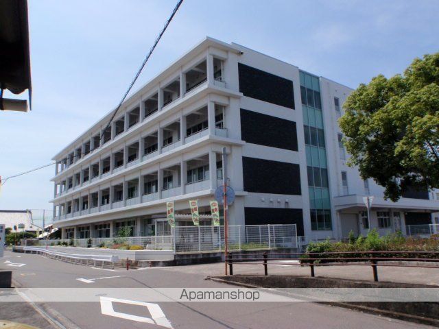 小学校　丸亀市立城北小学校（小学校）まで900m