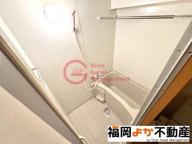 バス・シャワールーム　落ち着いた空間のお風呂です