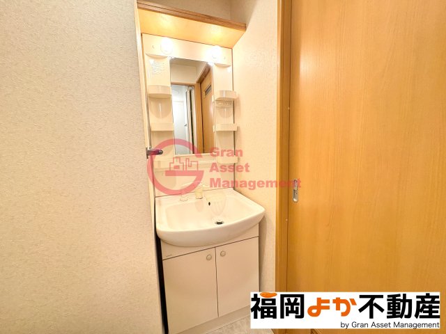 洗面設備　独立洗面台で身支度をすべて済ませてしまいましょう