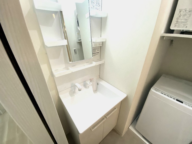 洗面設備　忙しい朝に洗髪洗面化粧台完備です。