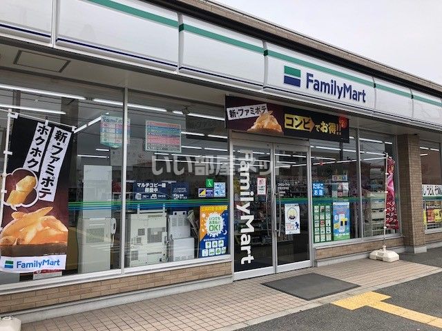 コンビニ　ファミリーマート 奈良大安寺店（コンビニ）まで647m