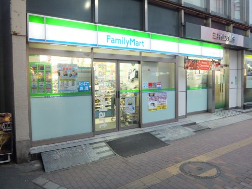 コンビニ　ファミリーマート 京成船橋駅前店（コンビニ）まで220m