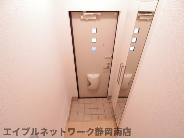 玄関　落ち着いた玄関です
