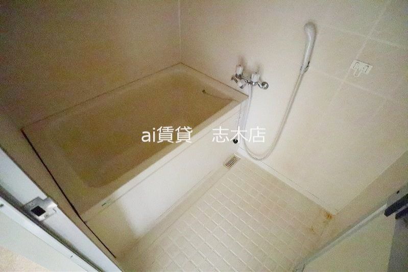 バス・シャワールーム　※間取り反転