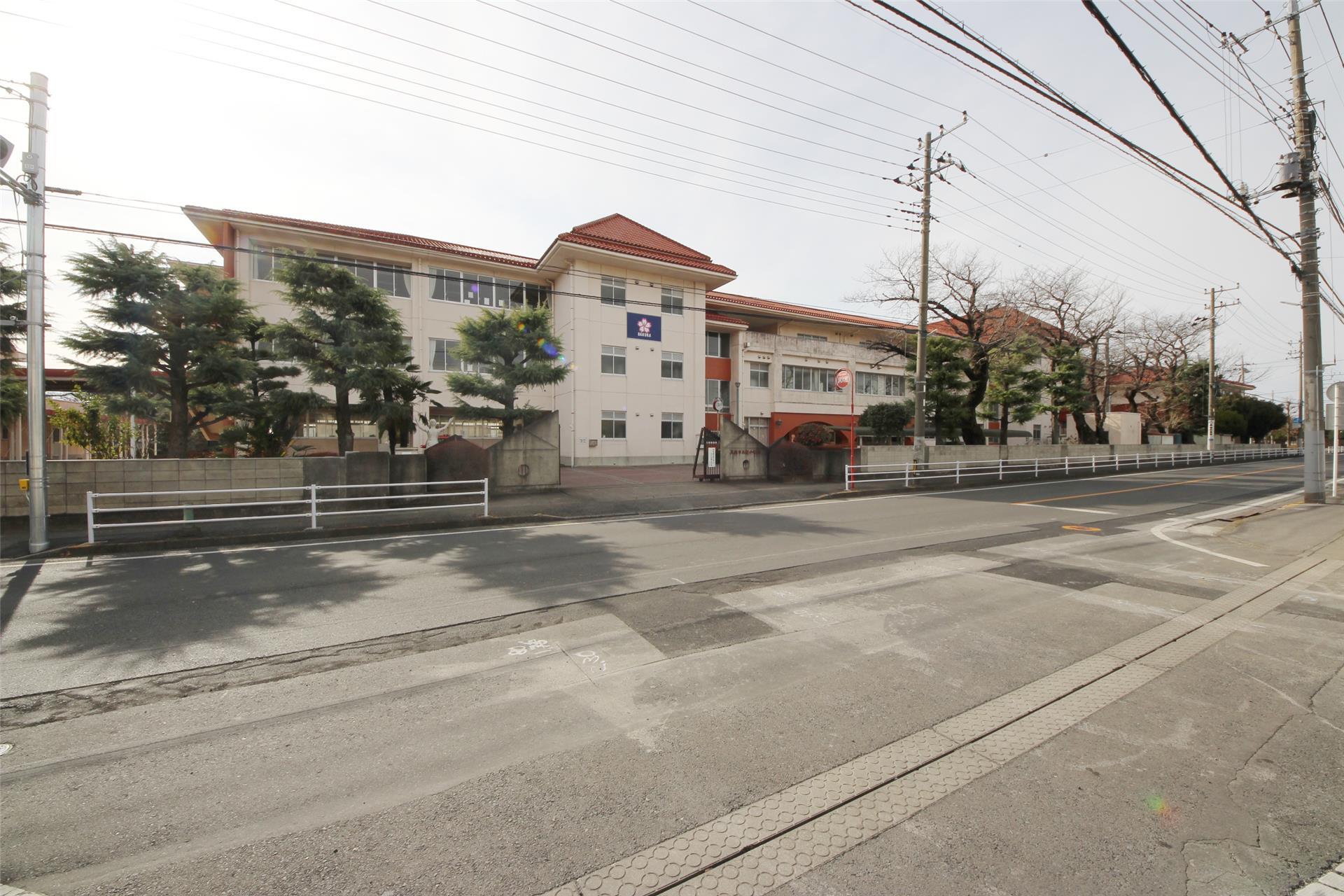 小学校　足利市立桜小学校（小学校）まで2056m