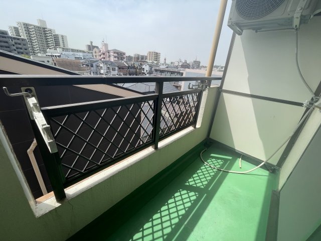 バルコニー　陽当たり良好なバルコニーです