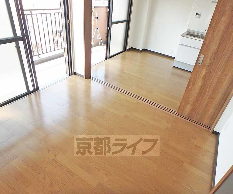 居室・リビング　南東向きで朝から明るい雰囲気です