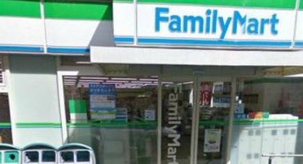 コンビニ　ファミリーマート（コンビニ）まで50m