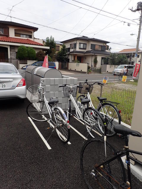 その他共有部分　駐輪場です♪