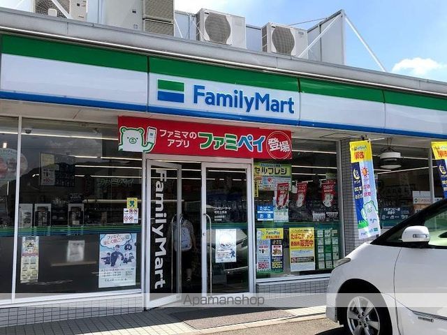 コンビニ　ファミリーマート（コンビニ）まで595m