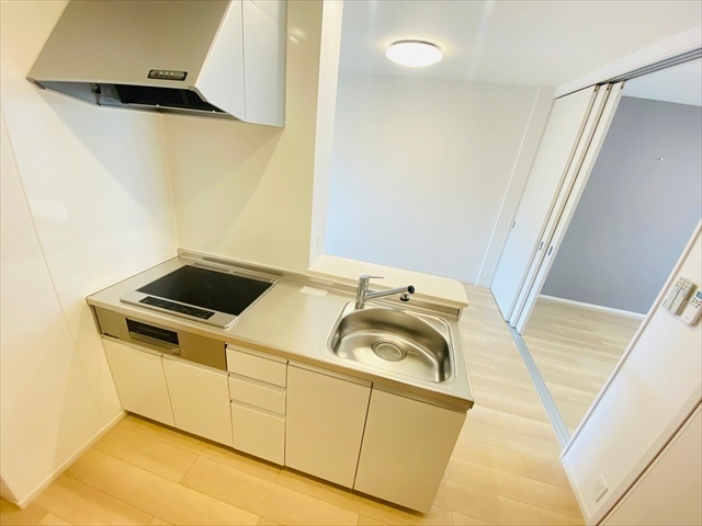 キッチン　＊同タイプのお部屋の内装写真転載。