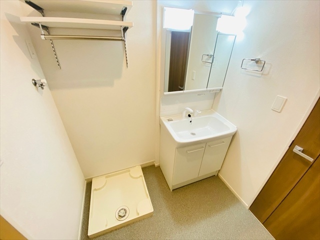 洗面設備　＊同タイプのお部屋の内装写真転載。