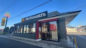 飲食店　マクドナルド 11号高松バイパス店（飲食店）まで423m