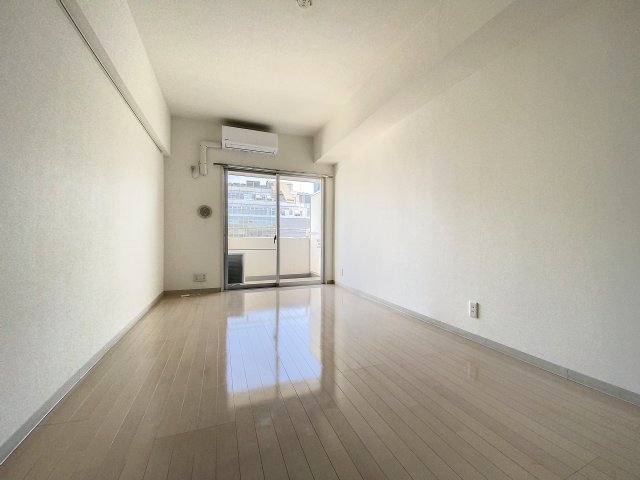 居室・リビング　洋室8.1帖のお部屋です。