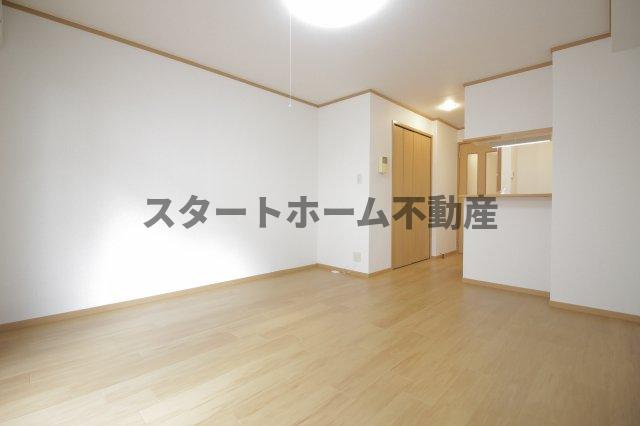 その他部屋・スペース　開放的な寝室です