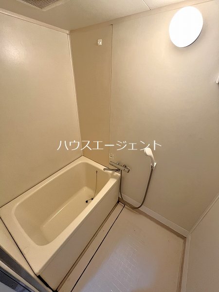 バス・シャワールーム　お風呂も広々していますね。※参考画像