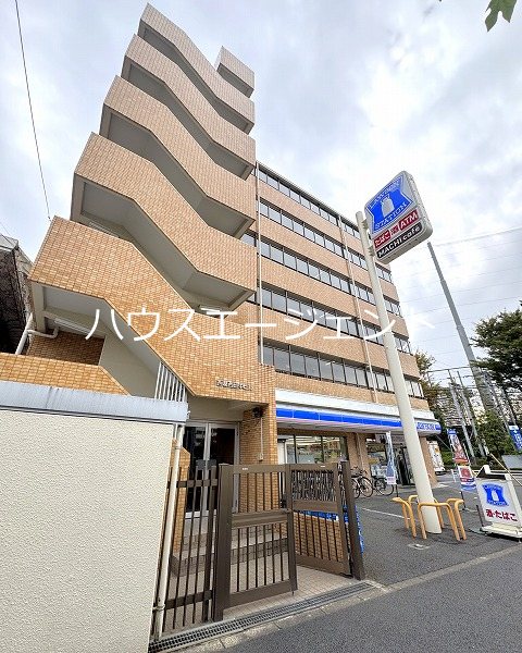 建物外観　駅徒歩４分、６階建てのマンションです。