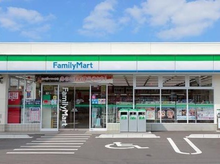 コンビニ　ファミリーマート 港陽一丁目店（コンビニ）まで276m