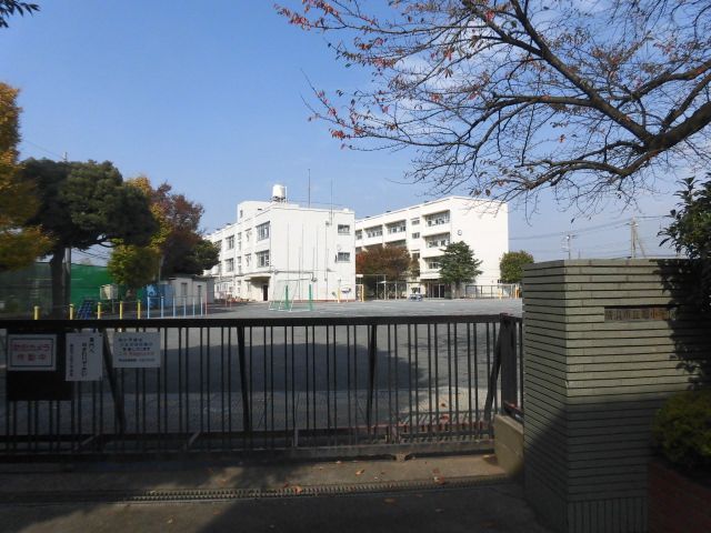 小学校　横浜市立旭小学校（小学校）まで127m