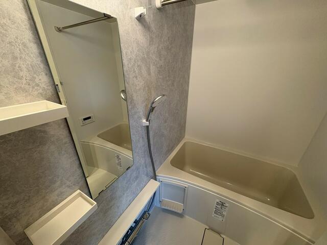 バス・シャワールーム　落ち着いた空間のお風呂です