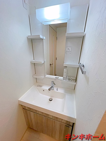 洗面設備　写真は別のお部屋です。
