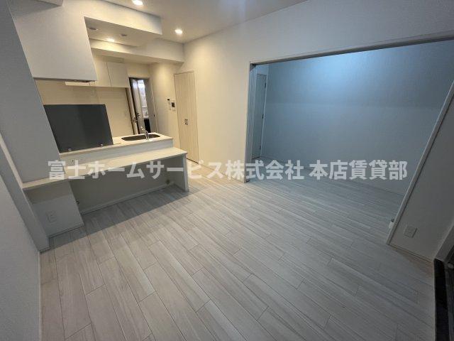 居室・リビング　写真は同タイプの反転のお部屋です。