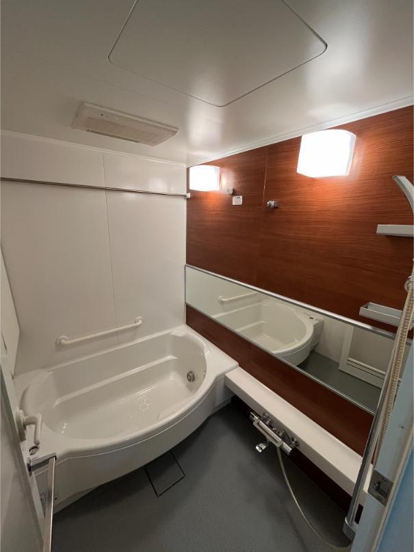 バス・シャワールーム　追い焚き給湯・浴室乾燥機があります。