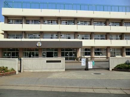 小学校　法典西小学校（小学校）まで900m