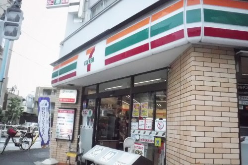 コンビニ　セブン-イレブン新宿上落合１丁目店（コンビニ）まで307m