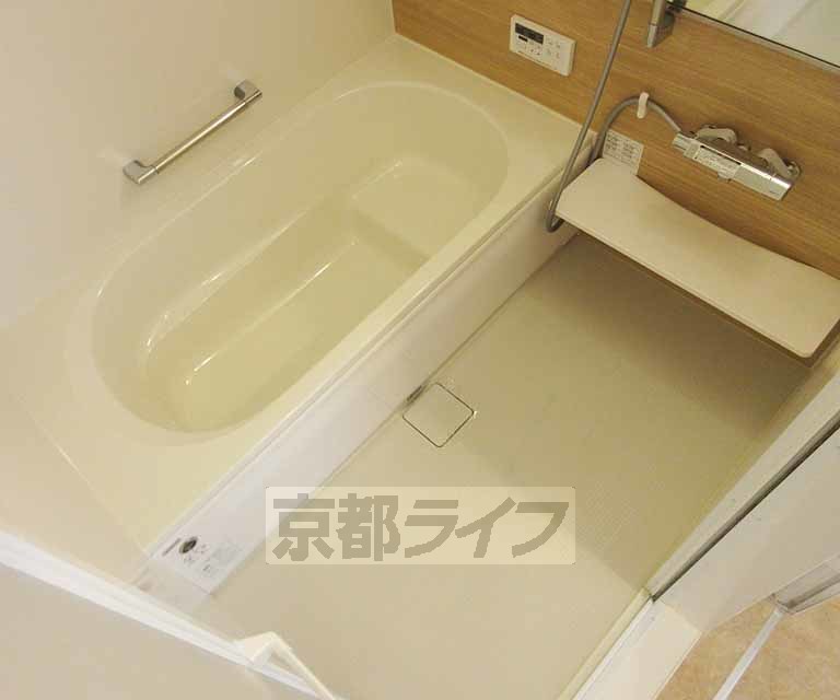 バス・シャワールーム　ゆったりバスルームです