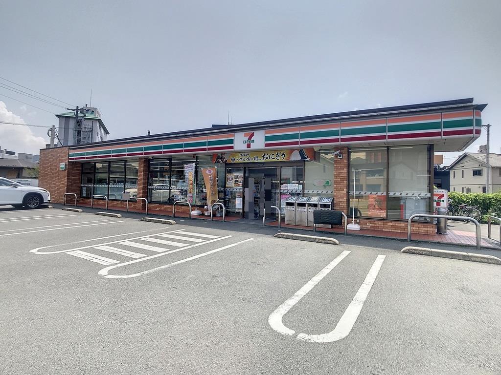 コンビニ　セブンイレブン山口湯田温泉4丁目店（コンビニ）まで370m