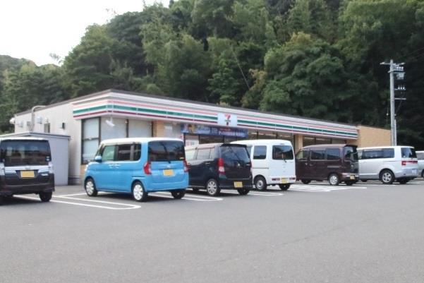 コンビニ　セブンイレブン下関長府珠の浦店（コンビニ）まで777m