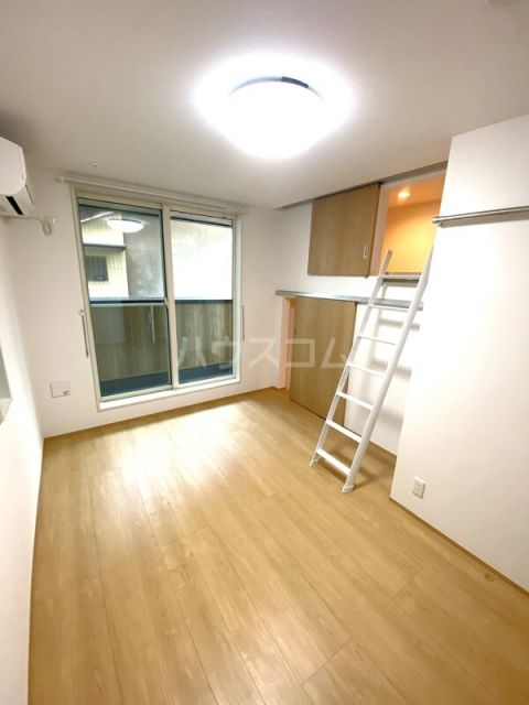 Housekul HY4の居間写真