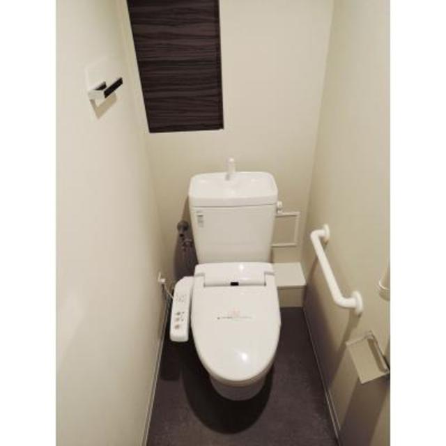 トイレ　※写真は同タイプ住戸です。