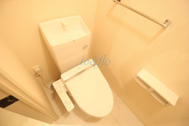 東急東横線 元住吉駅 徒歩7分 3階建 築8年のトイレ写真